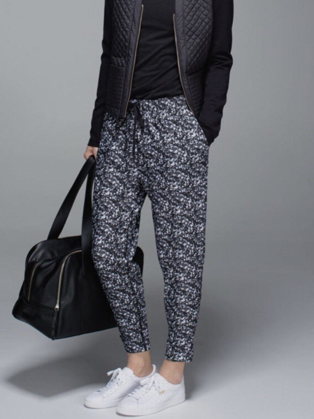 Lululemon Jet Crop Shimmy Shimmer Black White LIMITED EDITION Size 2